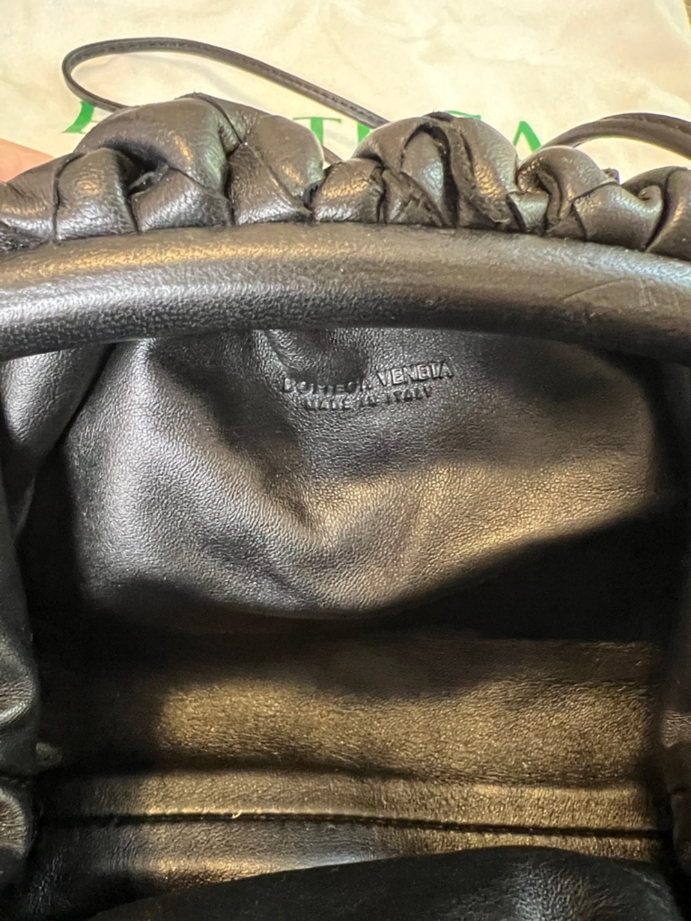 Bottega Veneta Black Woven Leather Crossbody Pouch - Picture 6 of 9